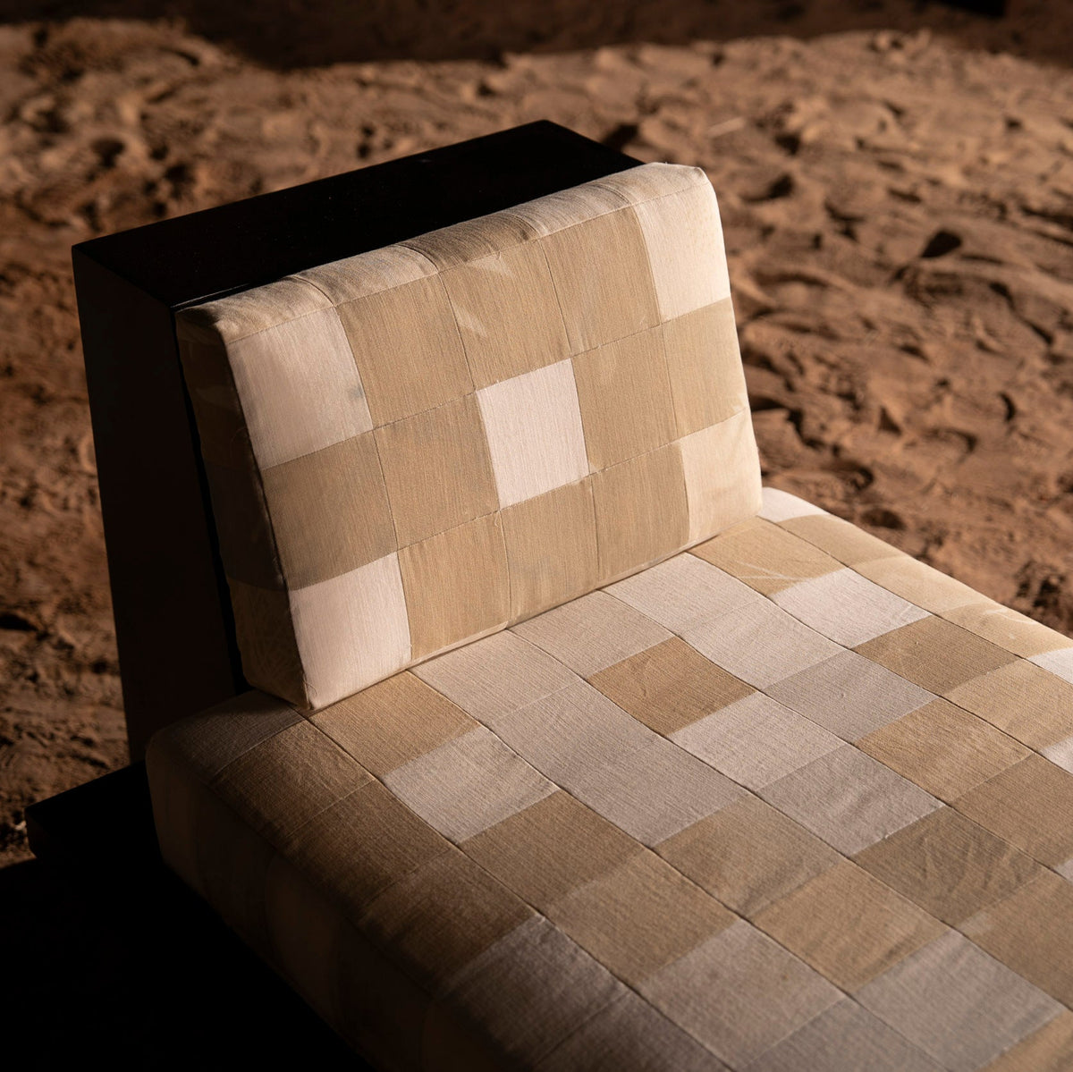 Dossier et assise de Dunan Dalan en patchwork de textiles cyanotypes
