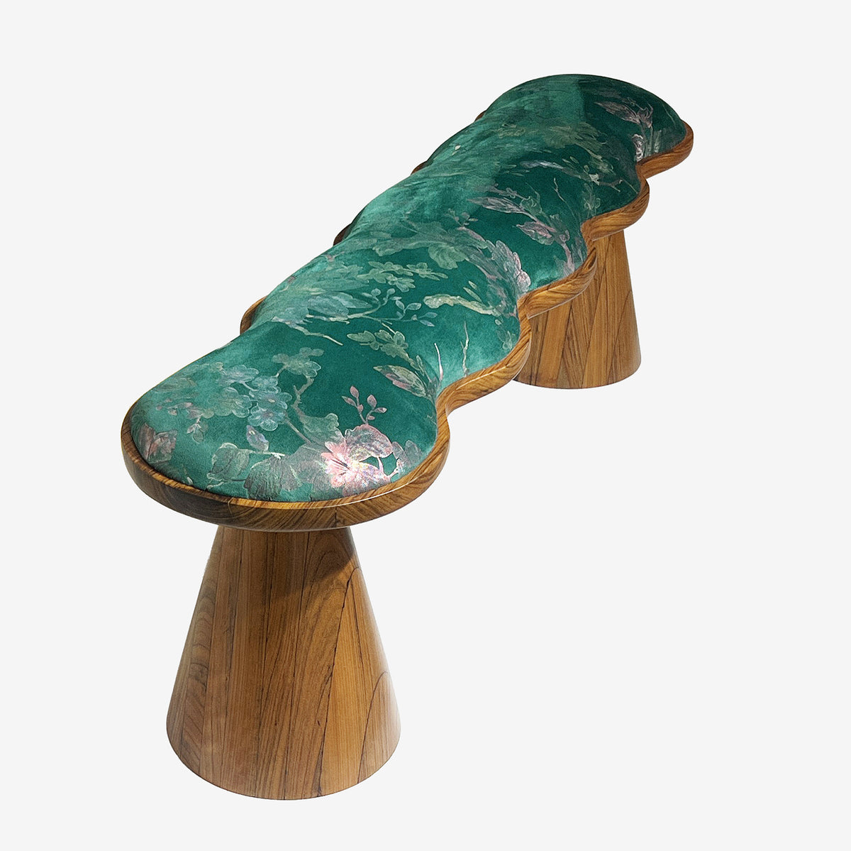 Sédjanba vu en perspective, assise ondulée rembourrée en tissu vert